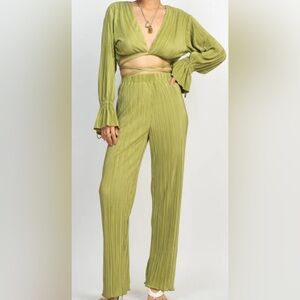 NWT Ruby & Jenna Wrap Top with Pleated Pant Set in Matcha size Small